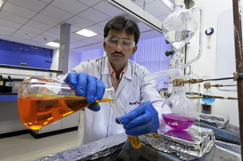 新闻人士称，“十三五”已将医疗信息化、、、高性能医疗器械、、、生物医药确定为重点