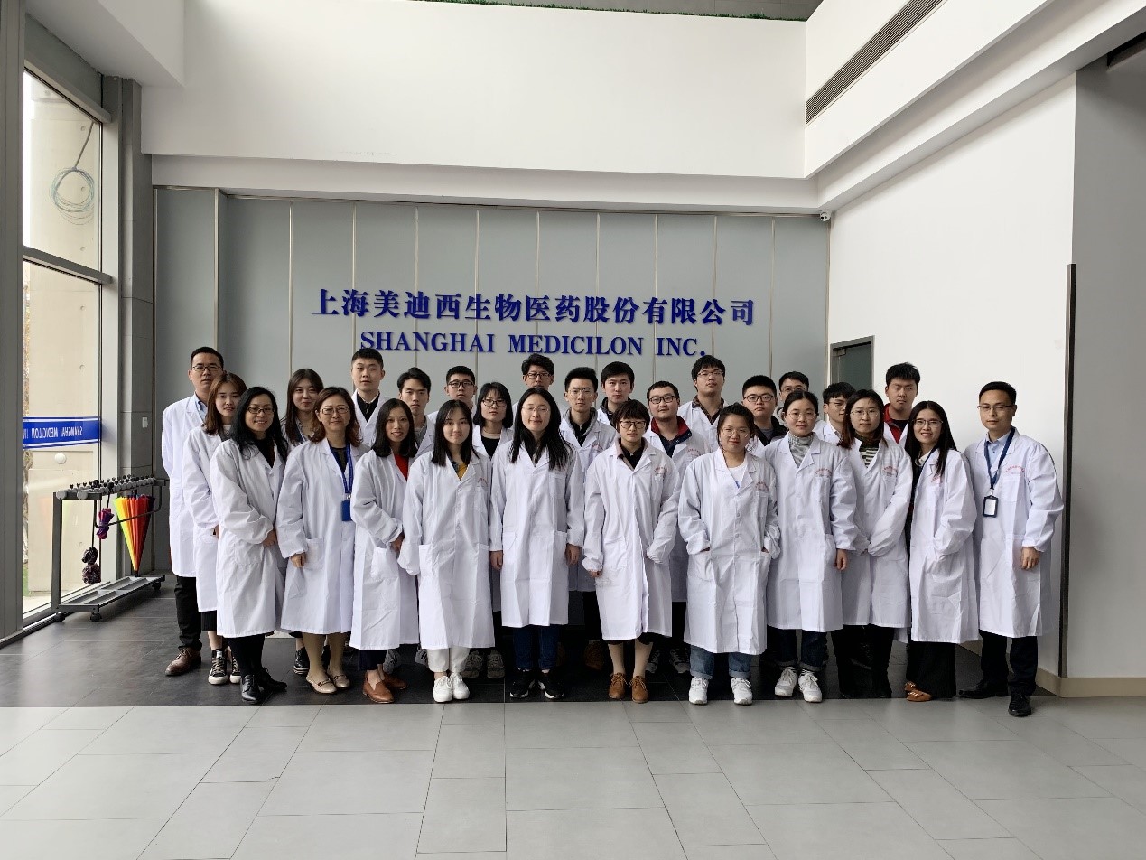 走进豪门国际官网，，与学子共话开展