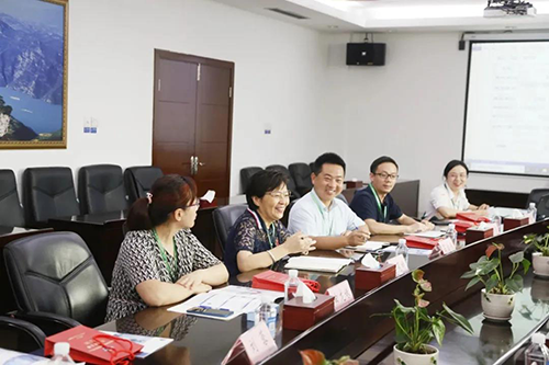 宜昌人福药业副总裁、、总工程师李莉娥，产品开发中心主任吕金良，副主任吴有斌、、曲龙妹等